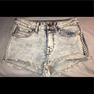 Kendall & Kylie high rise light denim shorts